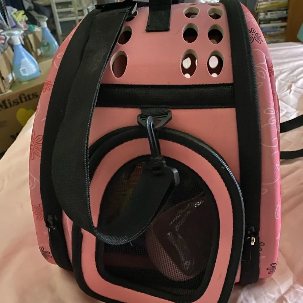 PET CRATE NEW NEVER USED WILL FOLD FLAT